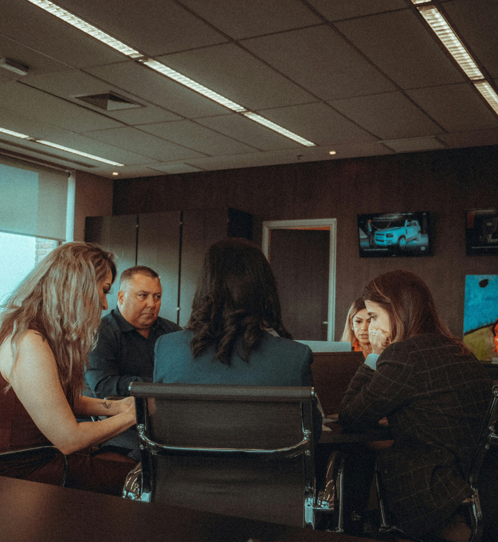 Colleagues in a serious workplace discussion